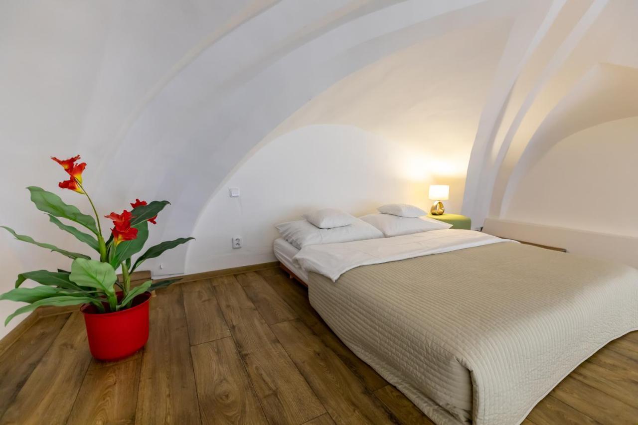 Palac Daun - Studio Apartments Znojmo Extérieur photo