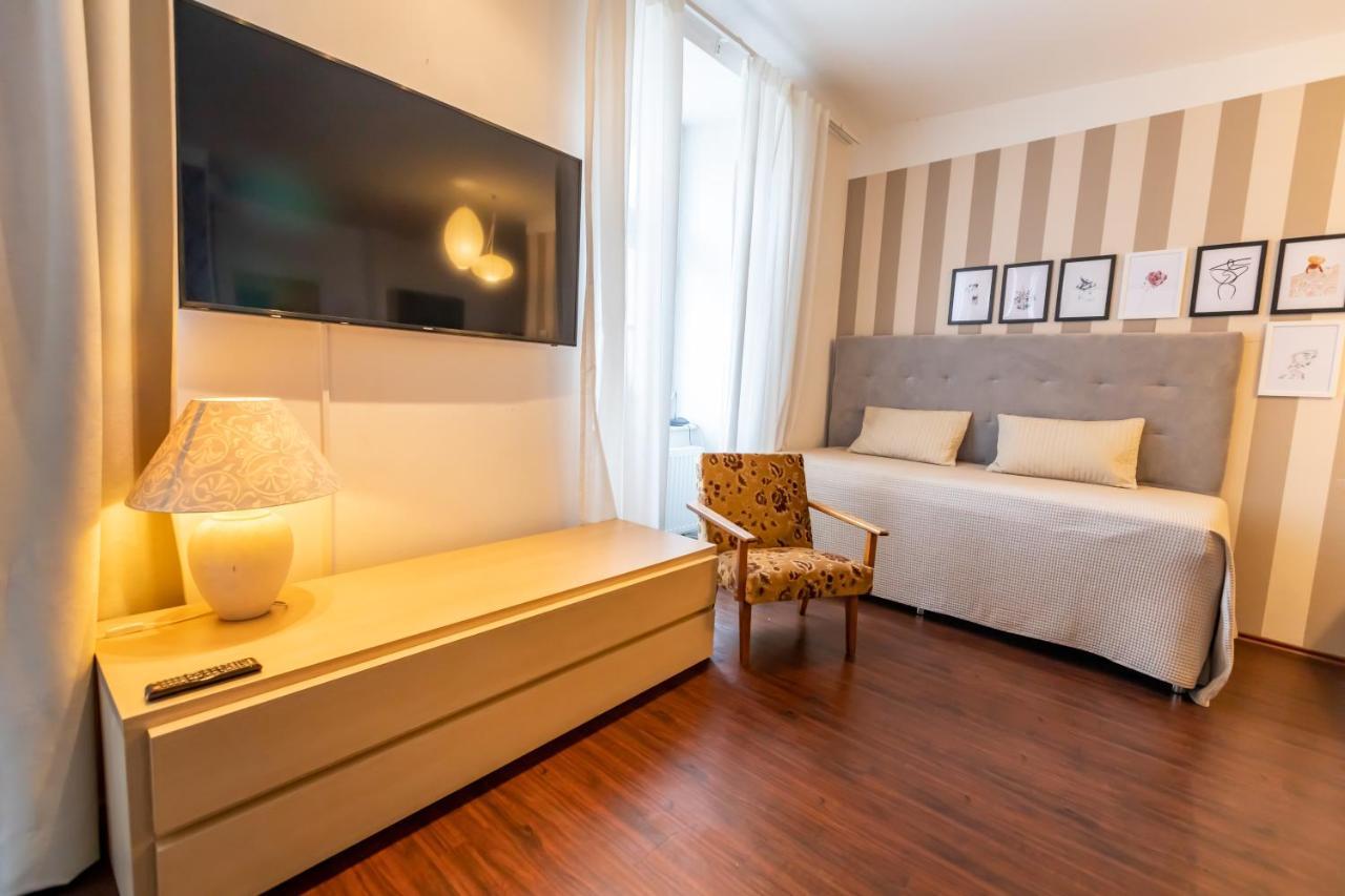 Palac Daun - Studio Apartments Znojmo Extérieur photo