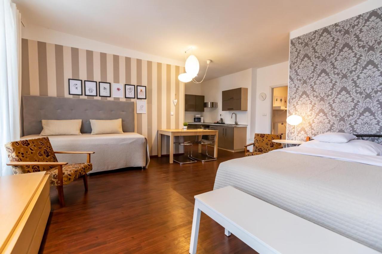 Palac Daun - Studio Apartments Znojmo Extérieur photo