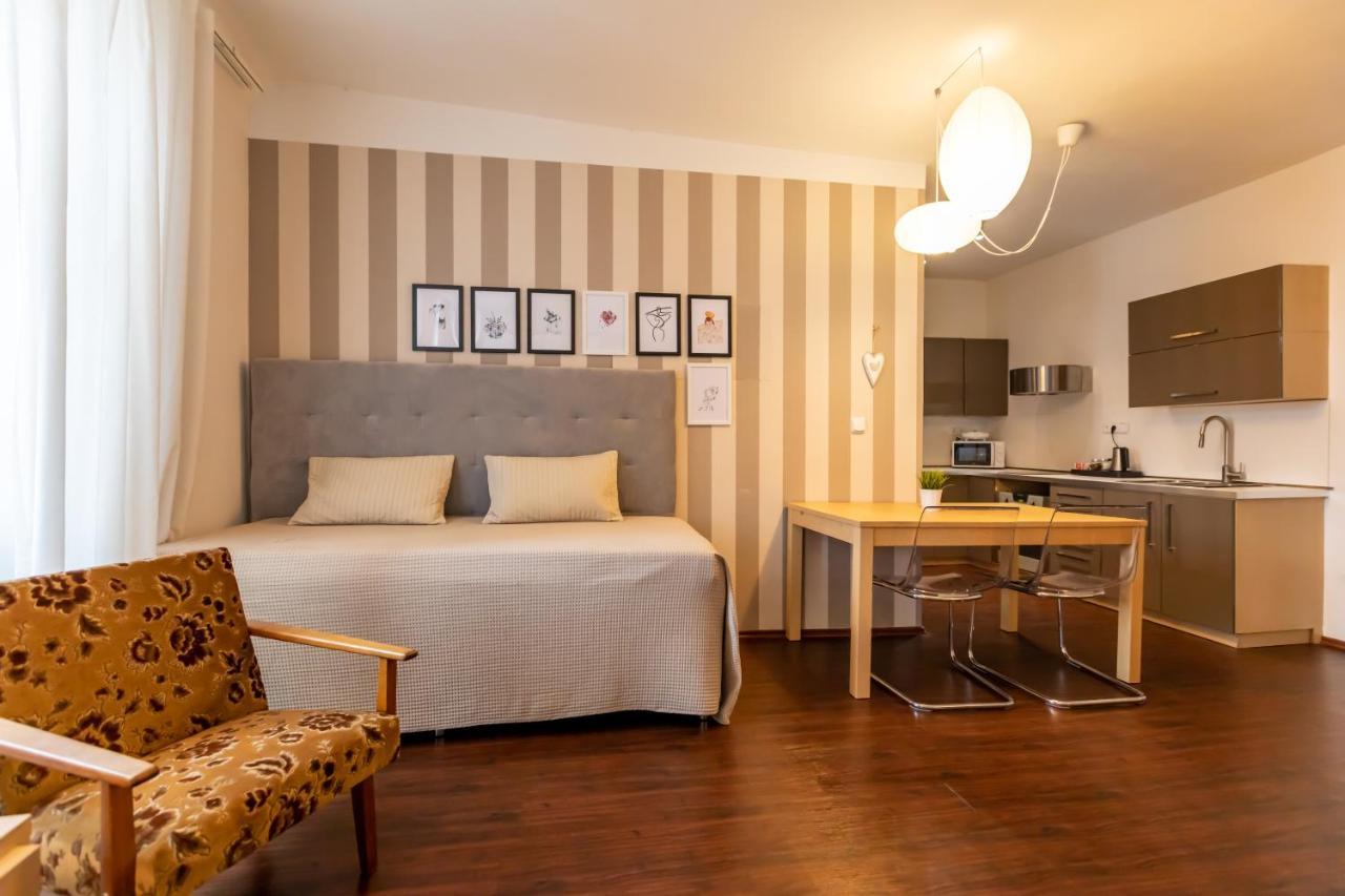 Palac Daun - Studio Apartments Znojmo Extérieur photo