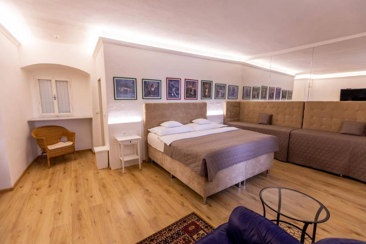Palac Daun - Studio Apartments Znojmo Extérieur photo