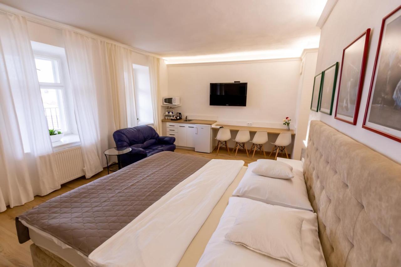 Palac Daun - Studio Apartments Znojmo Extérieur photo