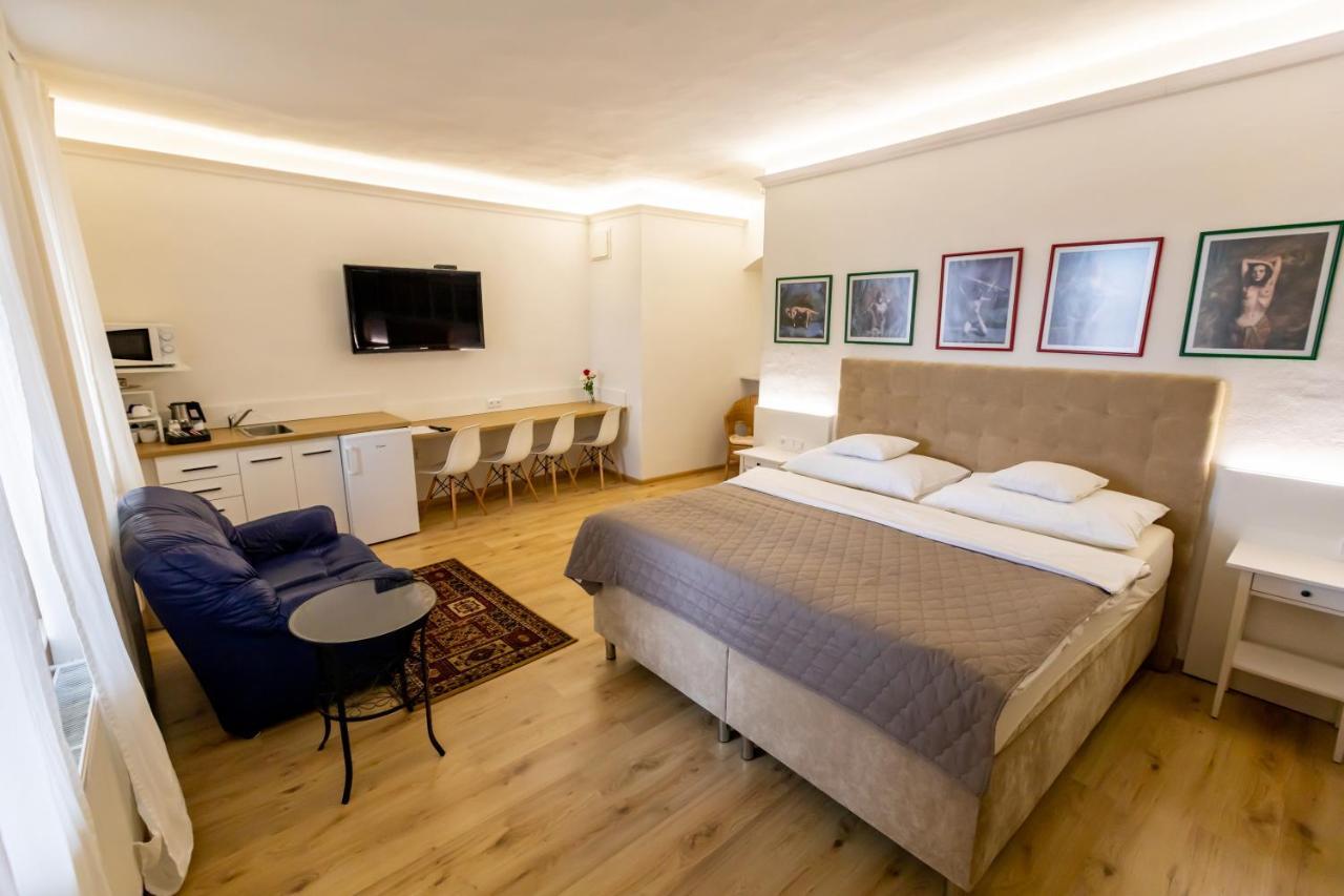 Palac Daun - Studio Apartments Znojmo Extérieur photo