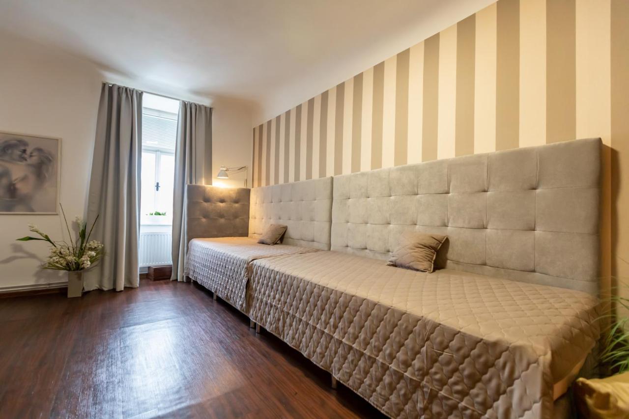 Palac Daun - Studio Apartments Znojmo Extérieur photo