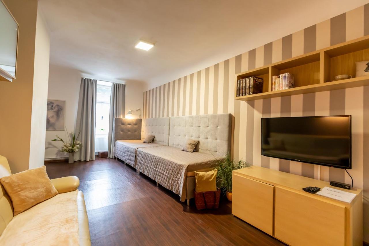 Palac Daun - Studio Apartments Znojmo Extérieur photo
