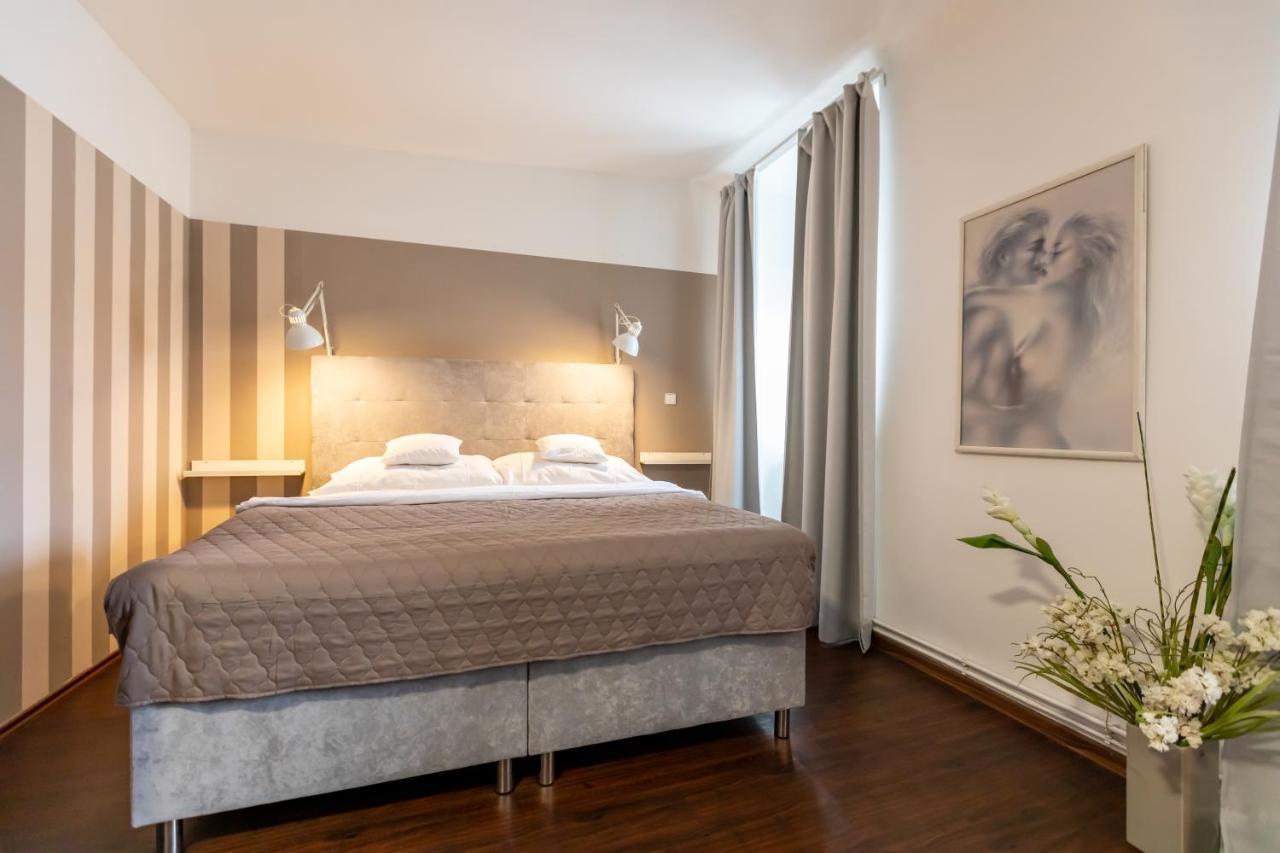 Palac Daun - Studio Apartments Znojmo Extérieur photo