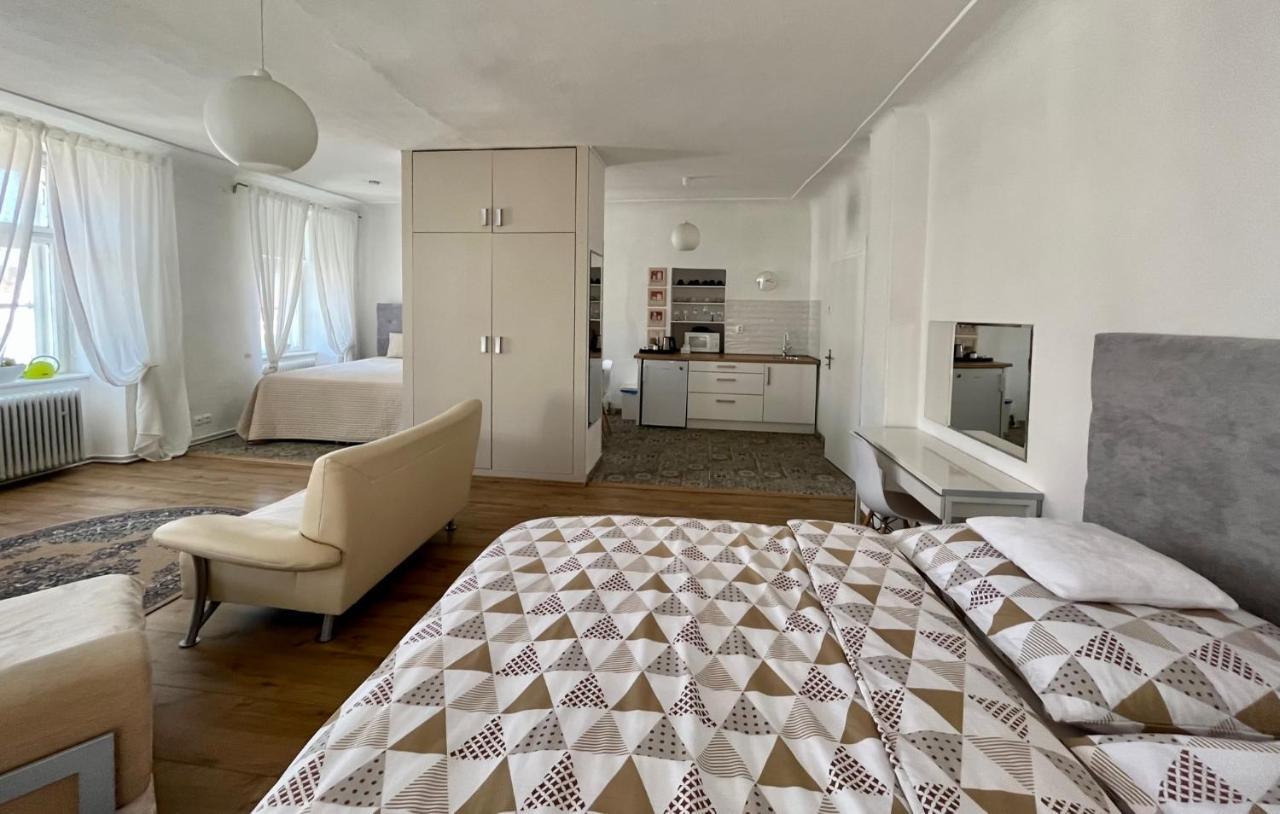 Palac Daun - Studio Apartments Znojmo Extérieur photo