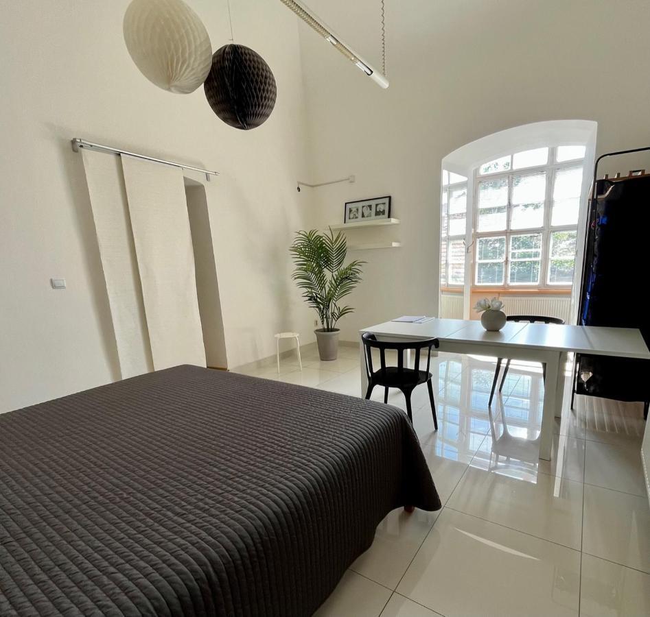 Palac Daun - Studio Apartments Znojmo Extérieur photo