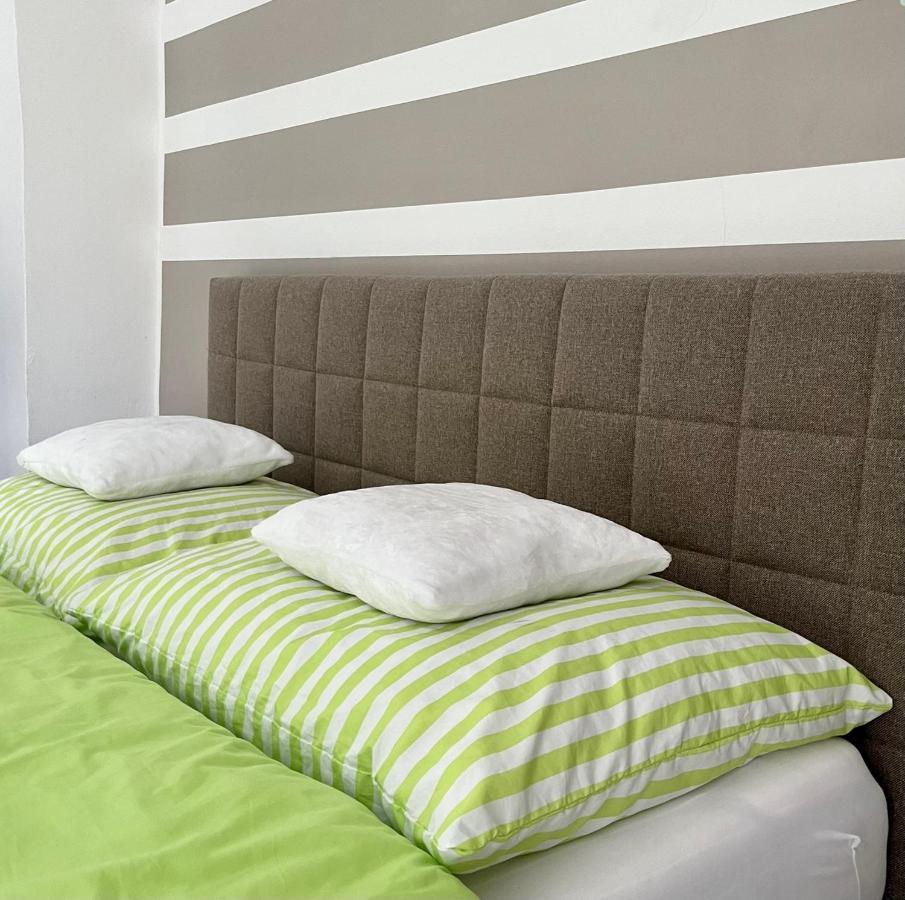Palac Daun - Studio Apartments Znojmo Extérieur photo