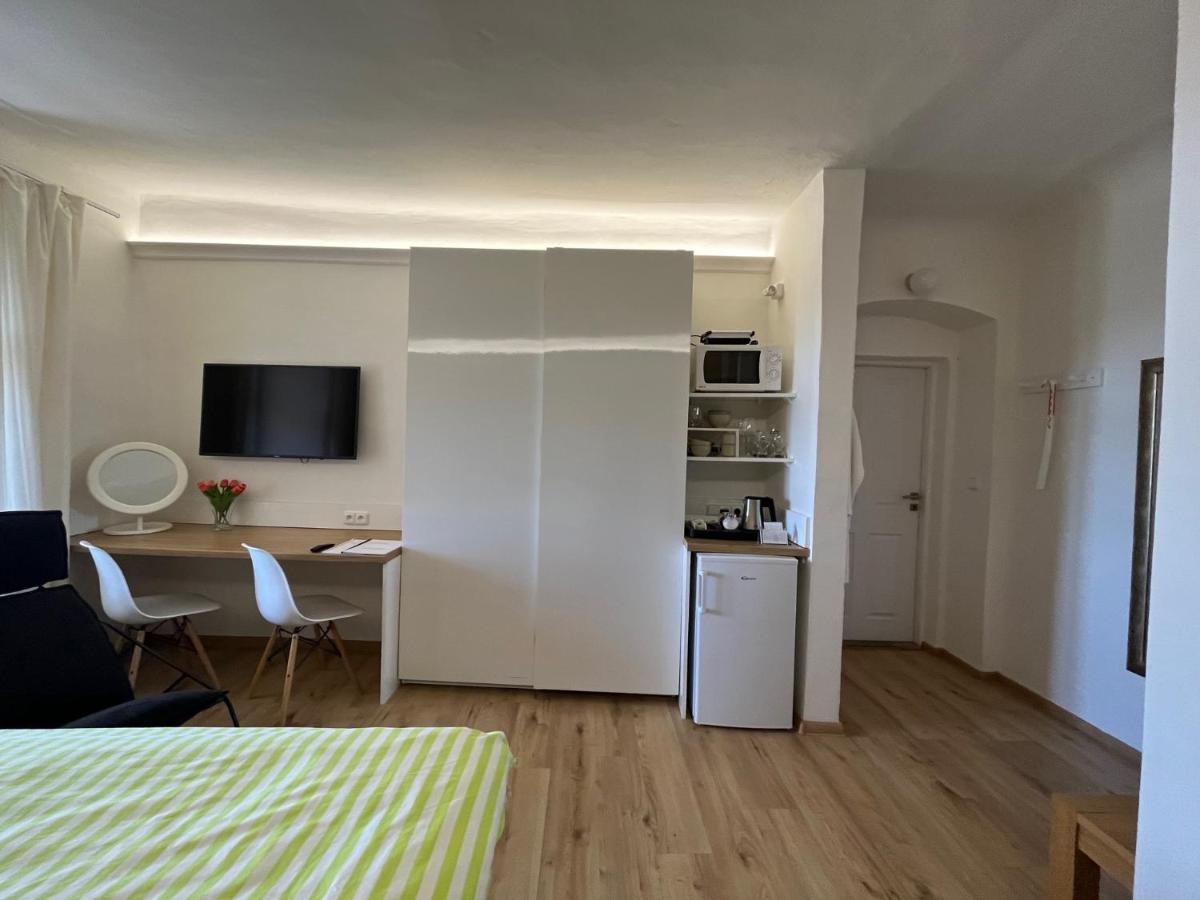 Palac Daun - Studio Apartments Znojmo Extérieur photo