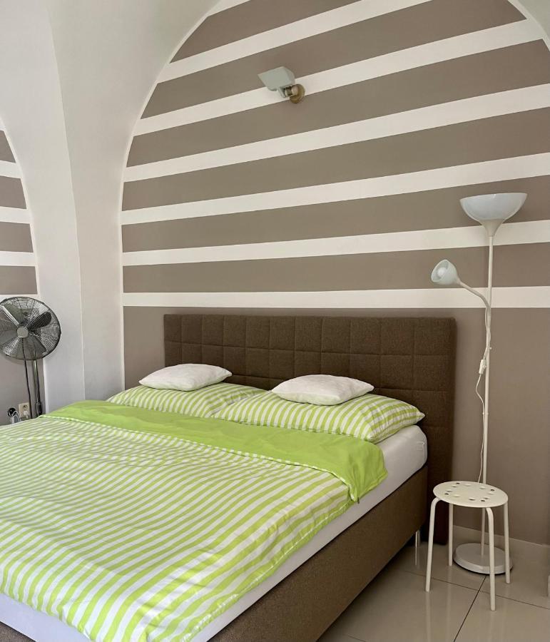 Palac Daun - Studio Apartments Znojmo Extérieur photo