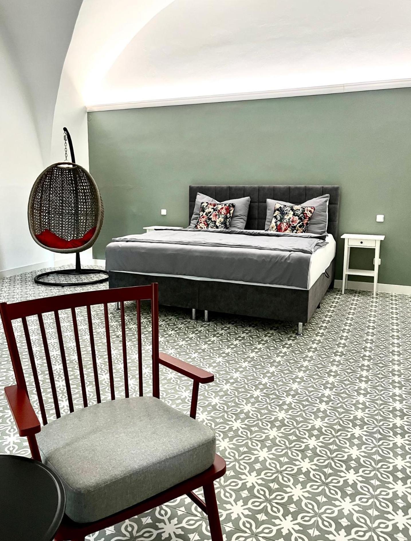 Palac Daun - Studio Apartments Znojmo Extérieur photo