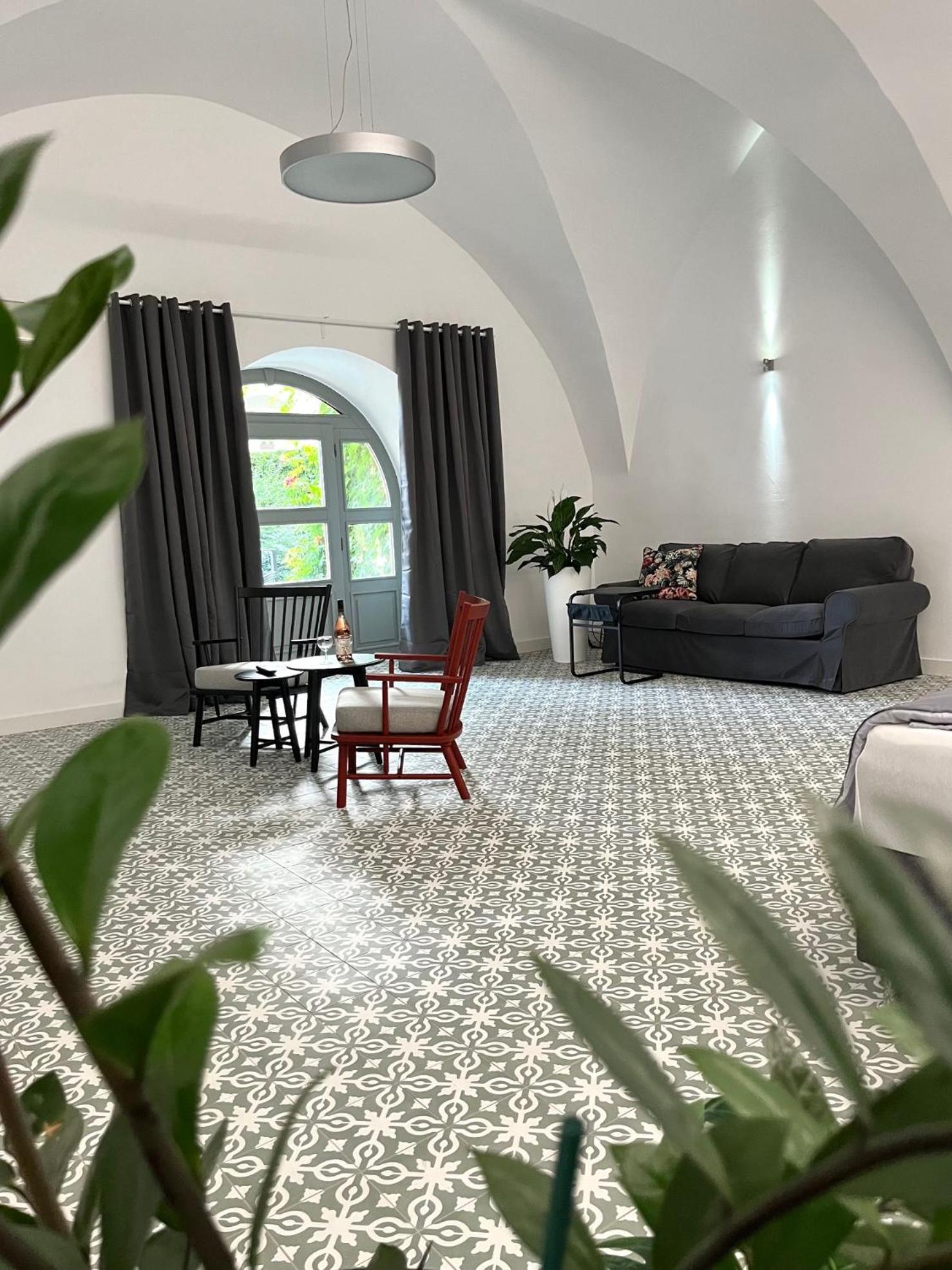 Palac Daun - Studio Apartments Znojmo Extérieur photo