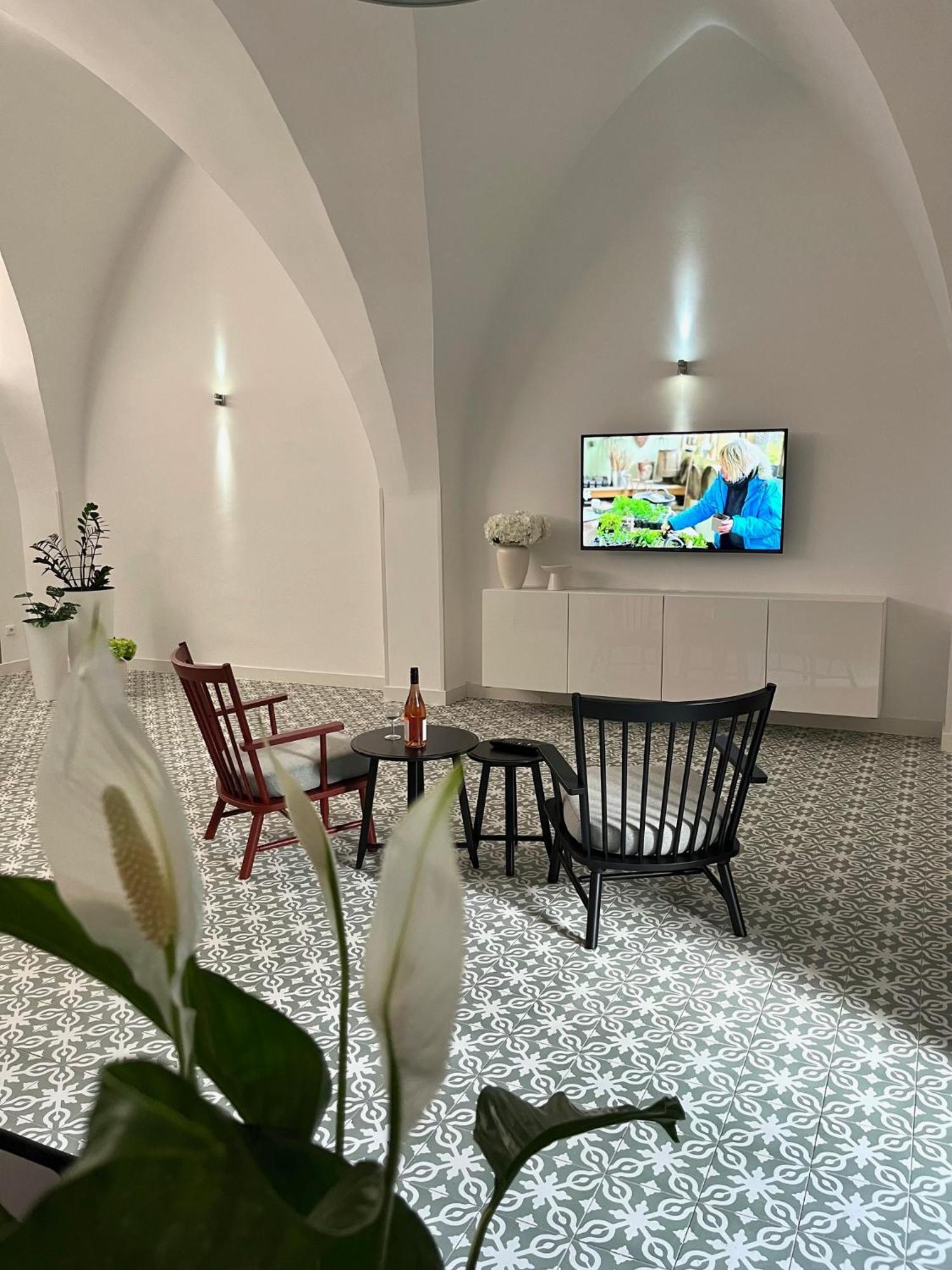 Palac Daun - Studio Apartments Znojmo Extérieur photo