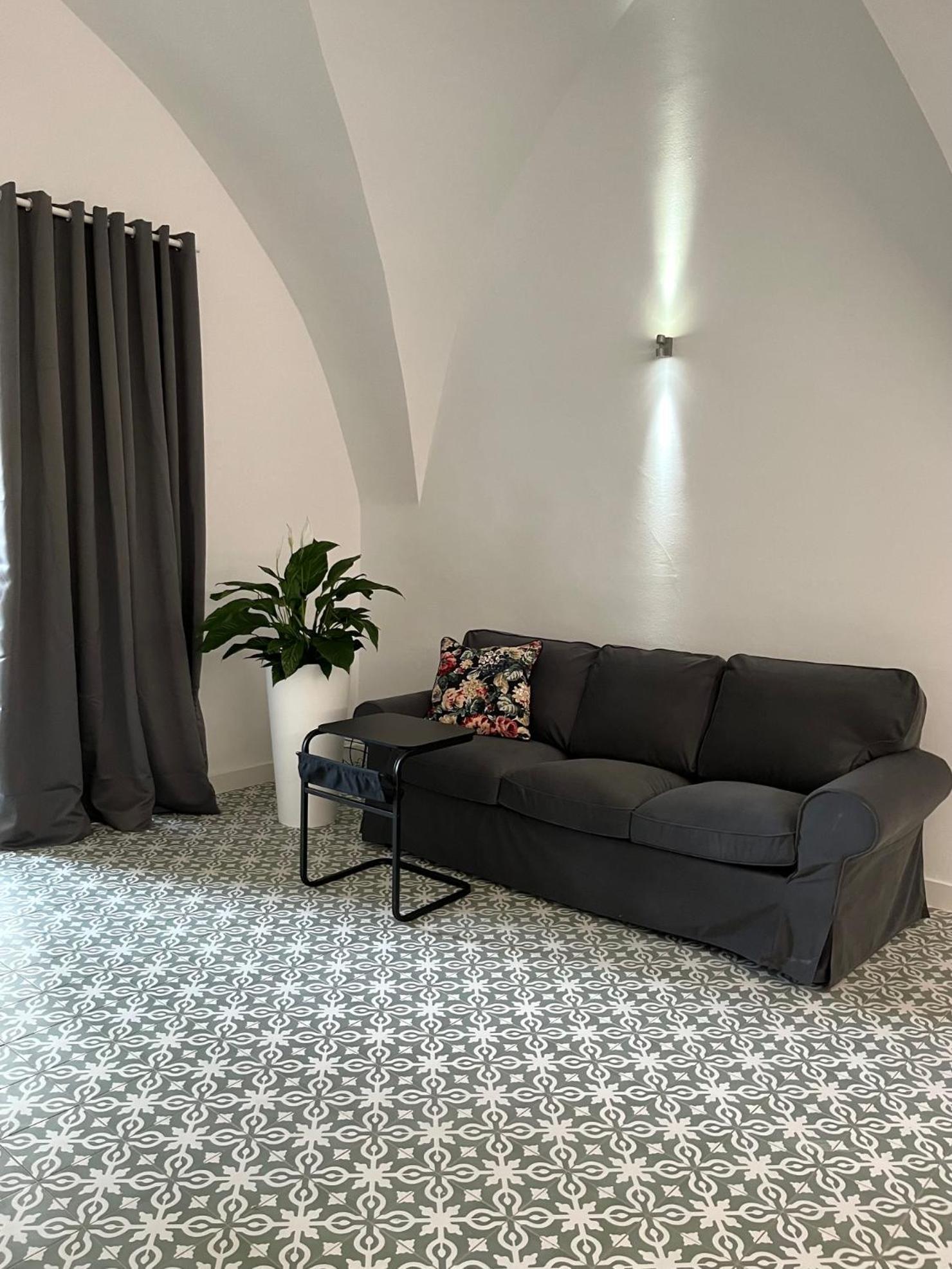 Palac Daun - Studio Apartments Znojmo Extérieur photo