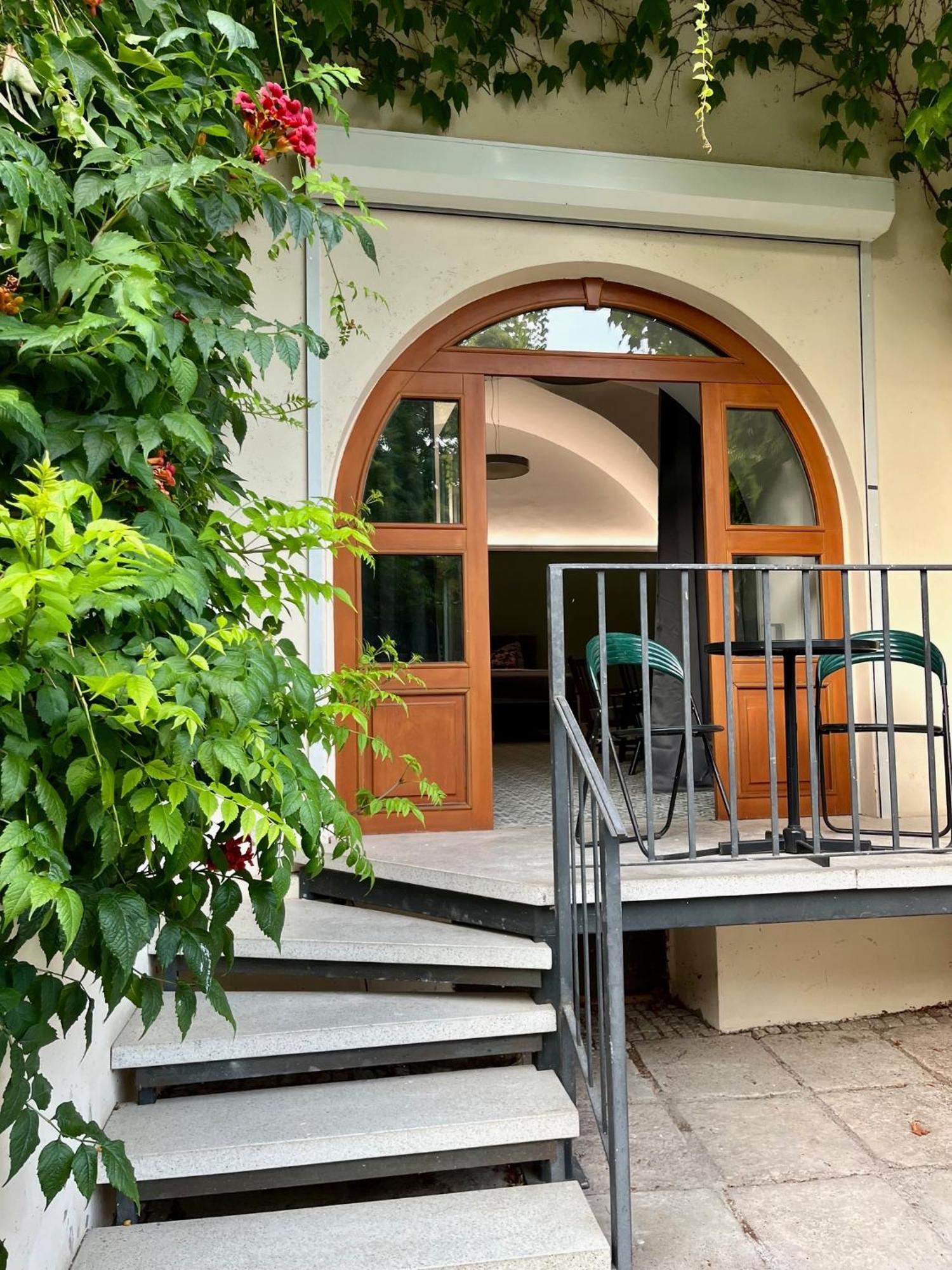 Palac Daun - Studio Apartments Znojmo Extérieur photo